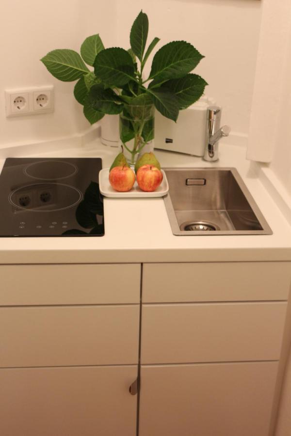 Dirazi Guesthouse & Apartments Gmbh Frankfurt am Main ภายนอก รูปภาพ