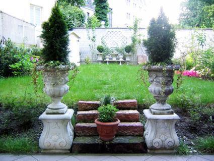Dirazi Guesthouse & Apartments Gmbh Frankfurt am Main ภายนอก รูปภาพ