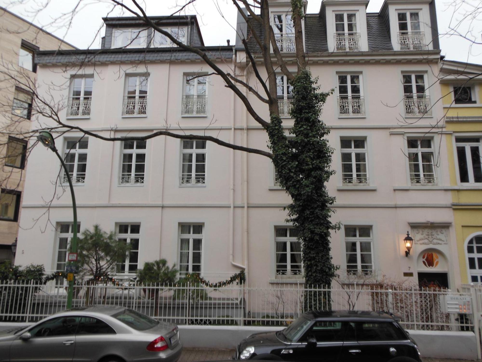 Dirazi Guesthouse & Apartments Gmbh Frankfurt am Main ภายนอก รูปภาพ