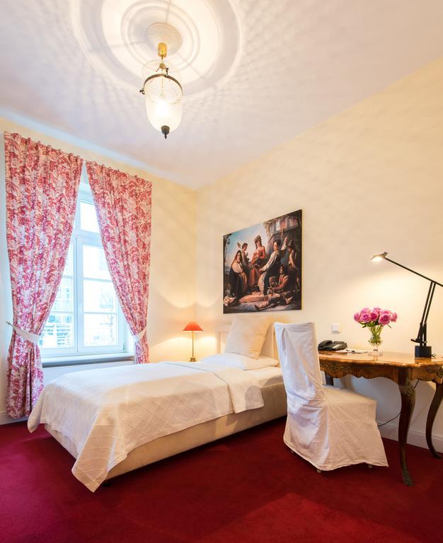 Dirazi Guesthouse & Apartments Gmbh Frankfurt am Main ภายนอก รูปภาพ