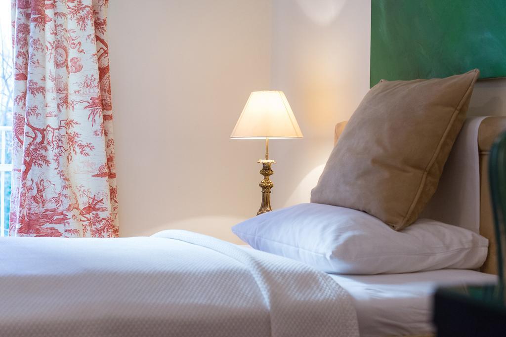 Dirazi Guesthouse & Apartments Gmbh Frankfurt am Main ภายนอก รูปภาพ