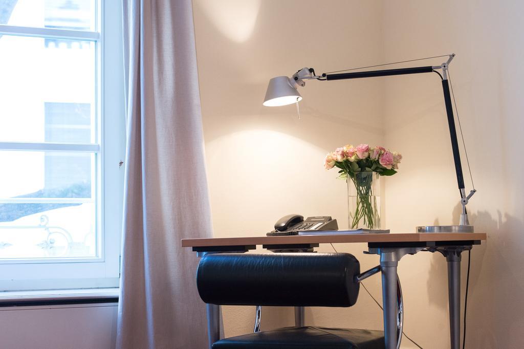 Dirazi Guesthouse & Apartments Gmbh Frankfurt am Main ภายนอก รูปภาพ